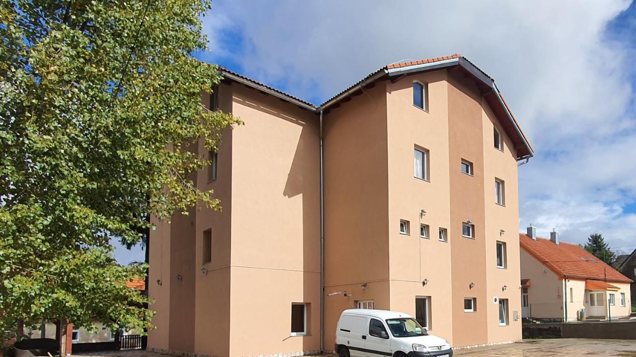 Villa Dijana Грачац Экстерьер фото