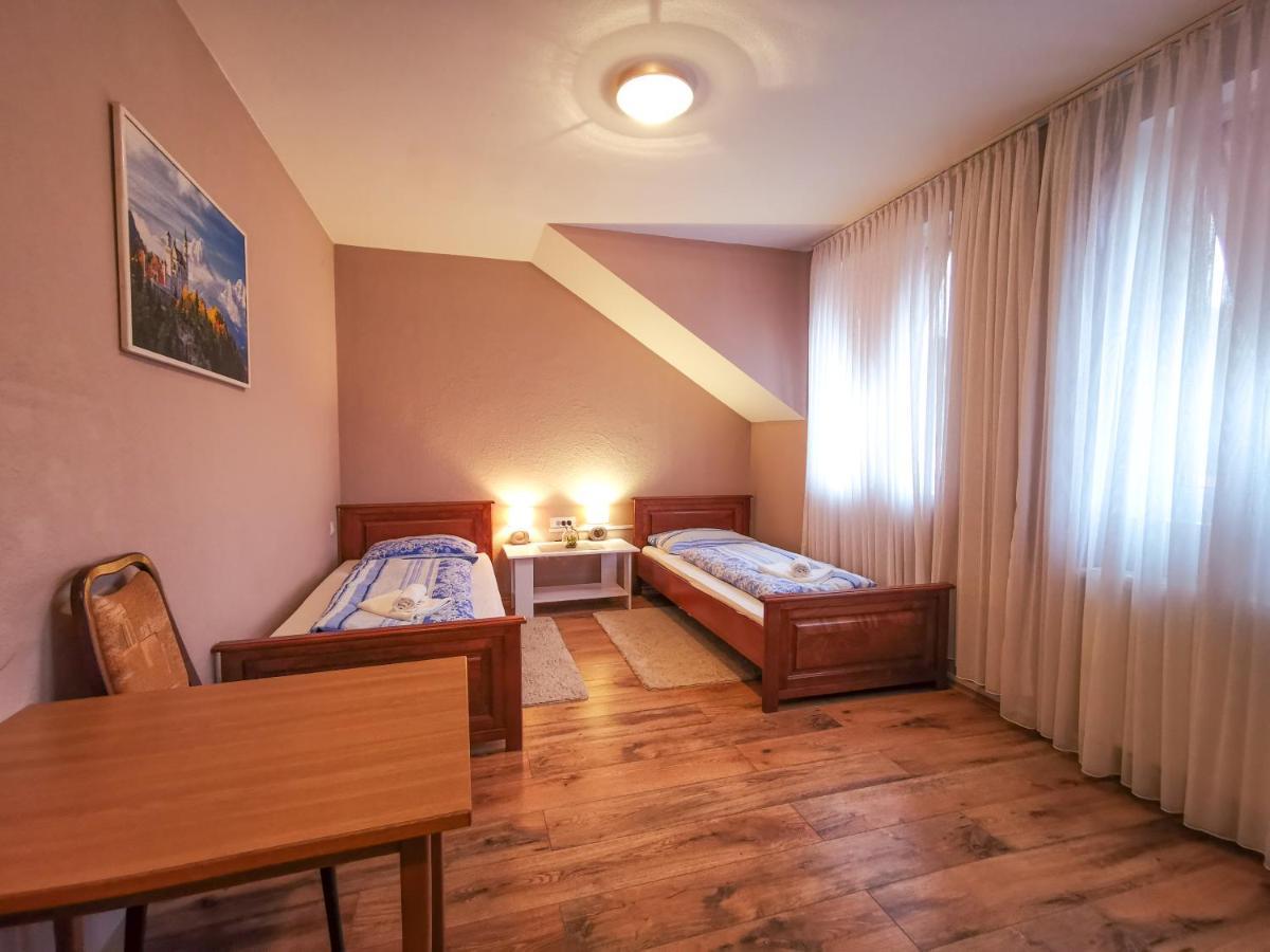 Villa Dijana Грачац Экстерьер фото